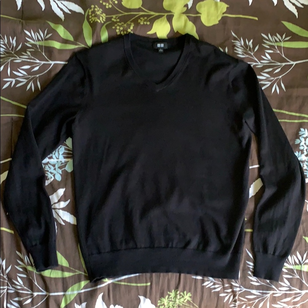 ✨ New Uniqlo V-Neck Knit Sweater - men’s/unisex